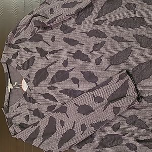 Women's Large Gray V-Neck Leaf Top